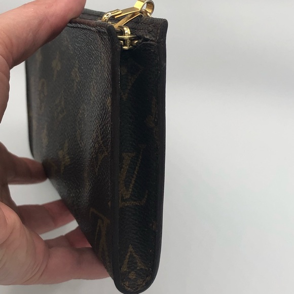 Louis Vuitton vintage pouch w/chain - Picture 7 of 7